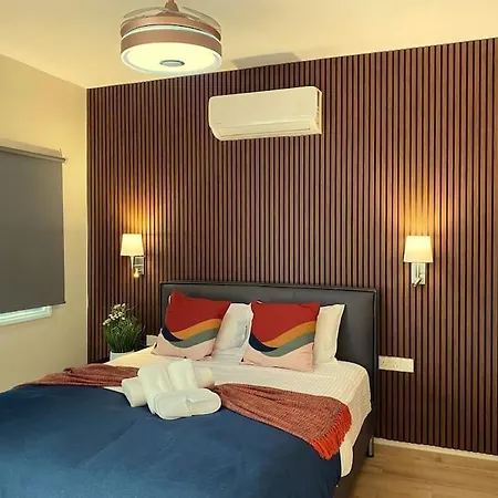 Beautiful One Bedroom Apartment 100 Meters From The Beach, Recently Renovated Limassol Exterior photo