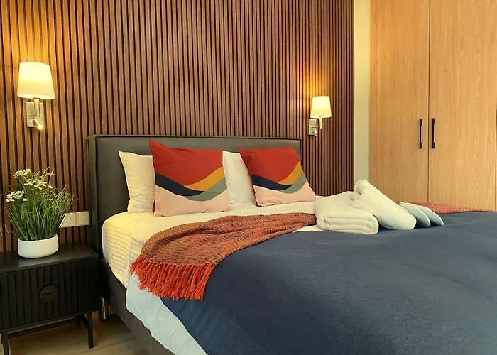 Beautiful One Bedroom Apartment 100 Meters From The Beach, Recently Renovated